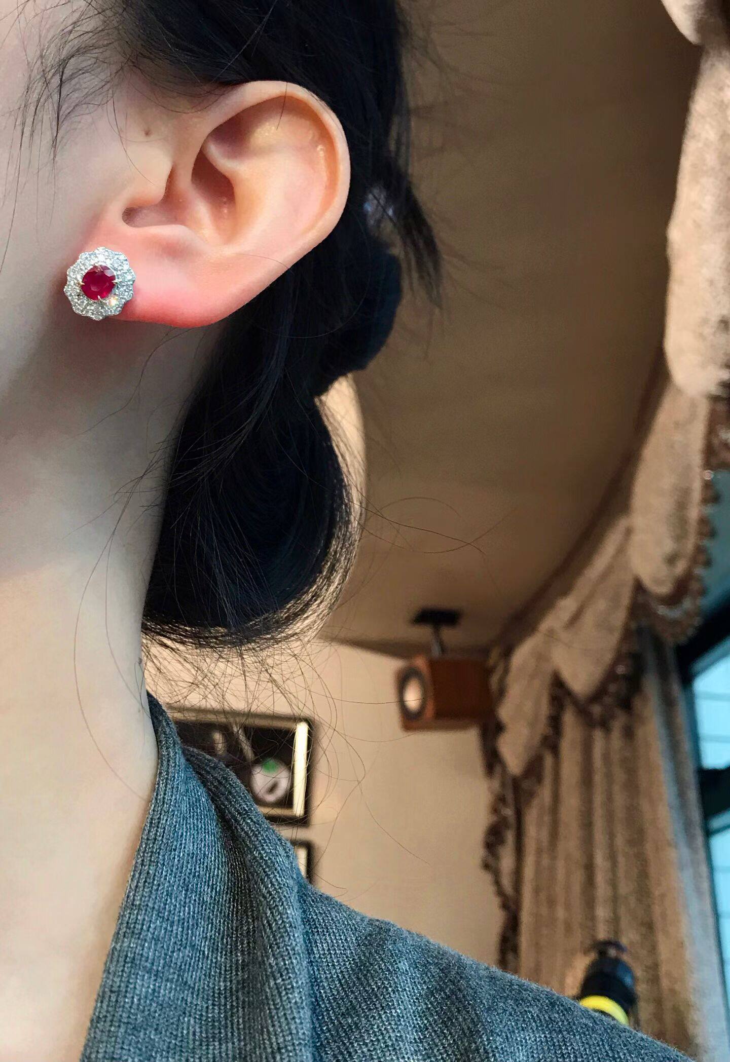 1.8克拉缅甸鸽血红宝石耳钉 强荧光玻璃体18k金钻石镶嵌 日常大气