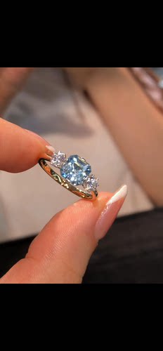 18k金天然海蓝宝戒指1克拉三石款 火彩好 亮白大钻石 配证书