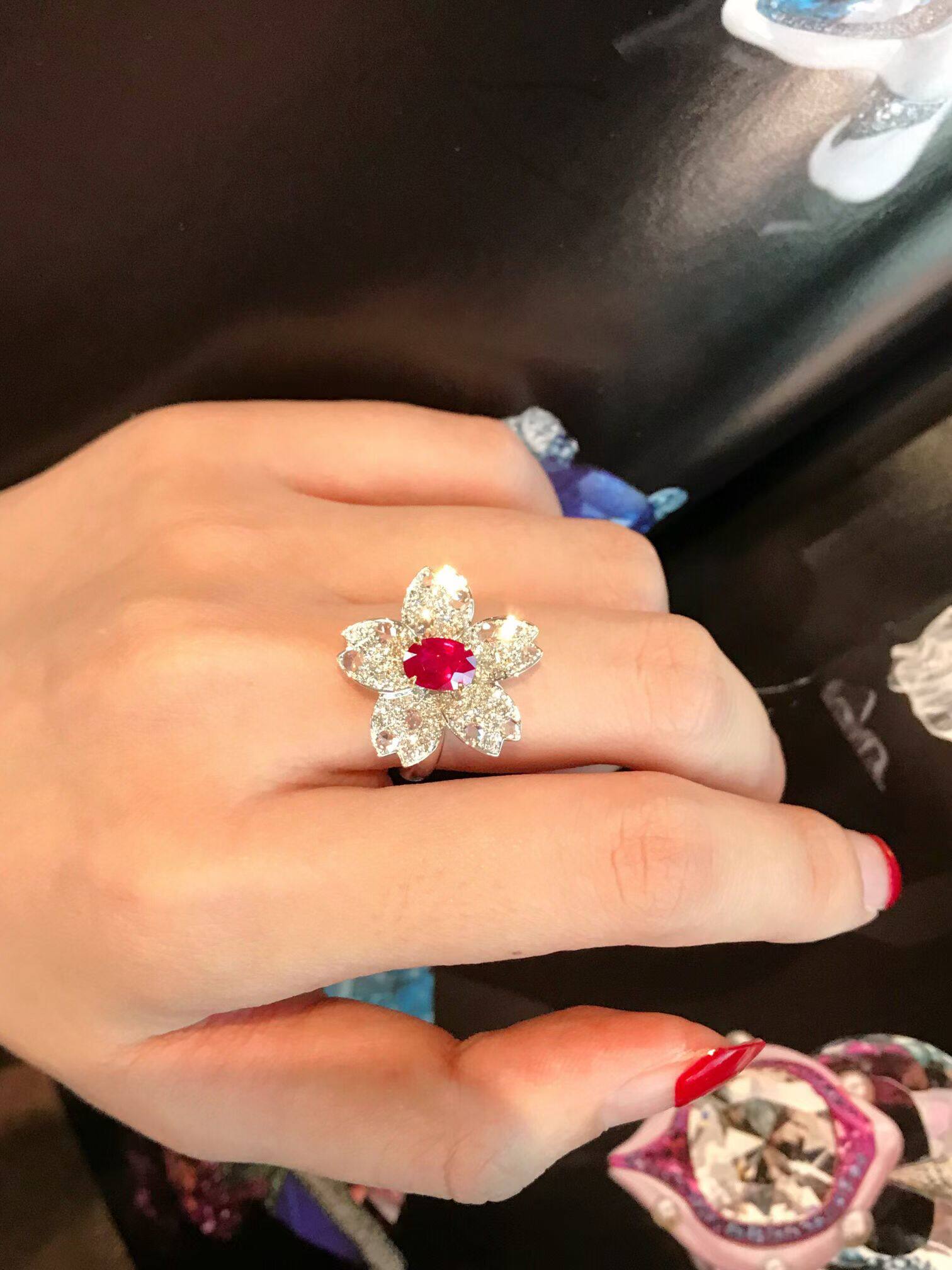 1克拉天然缅甸鸽血红宝石戒指 强荧光晶体艳丽饱满 18k金豪华镶嵌