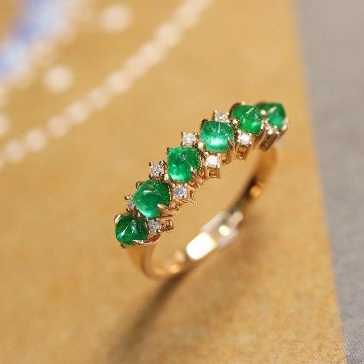 18k金天然祖母绿戒指71分 真钻镶嵌 艳绿小糖塔 配国际证