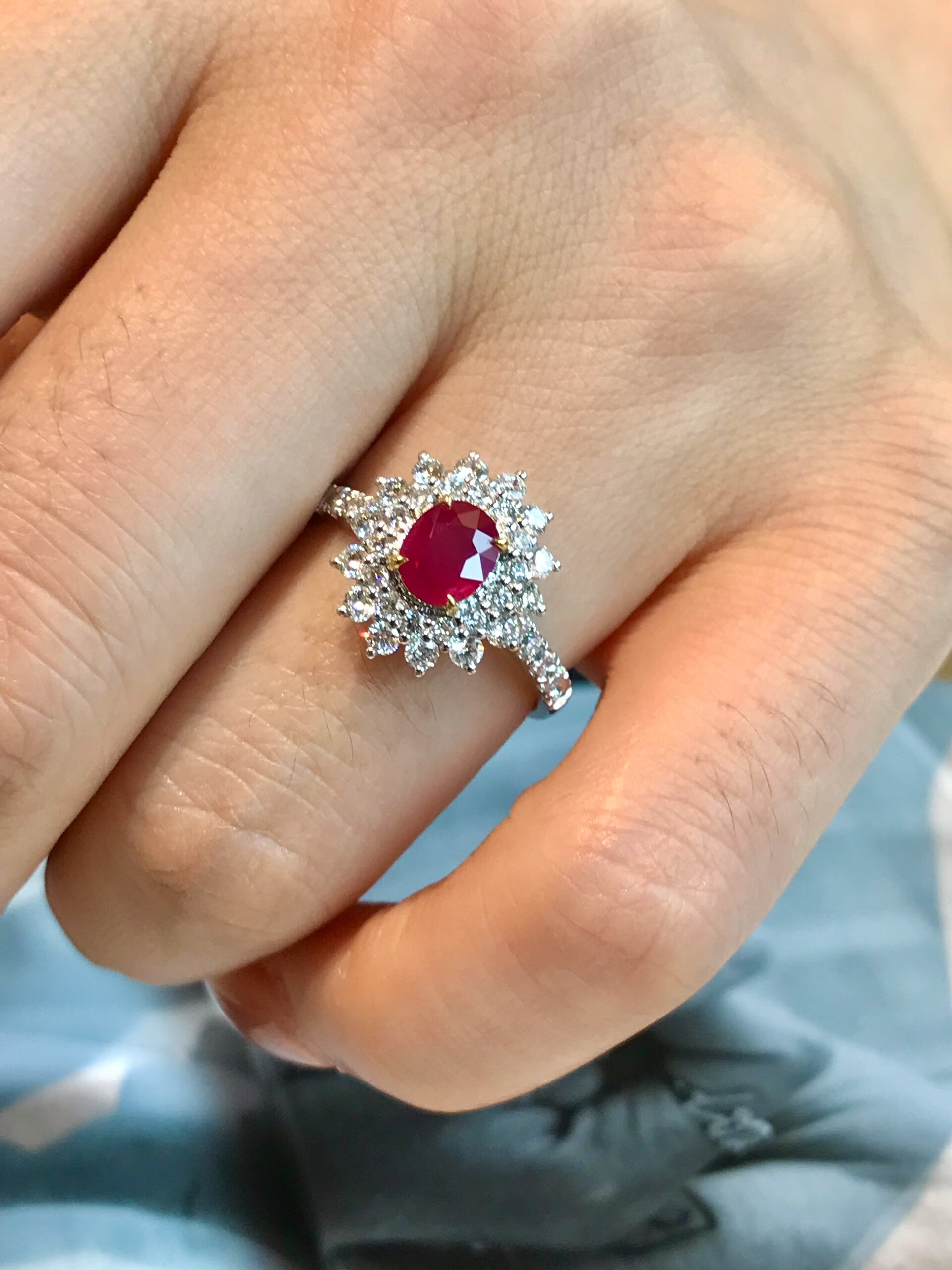 天然缅甸红宝石戒指 鸽血正红 18k金钻石镶嵌戴妃款 日常通勤证书