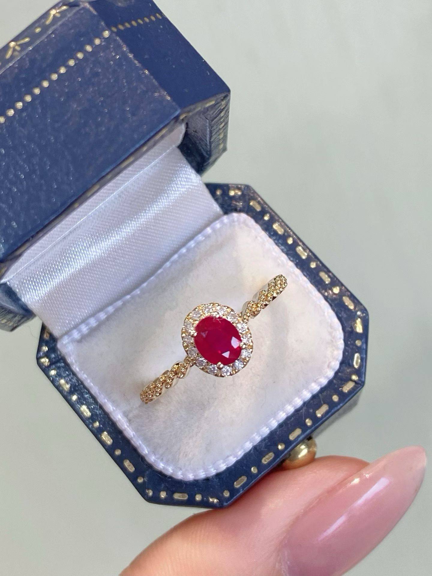 天然缅甸红宝石 艳丽鸽血红50分 18k金钻石镶嵌 优雅气质百搭