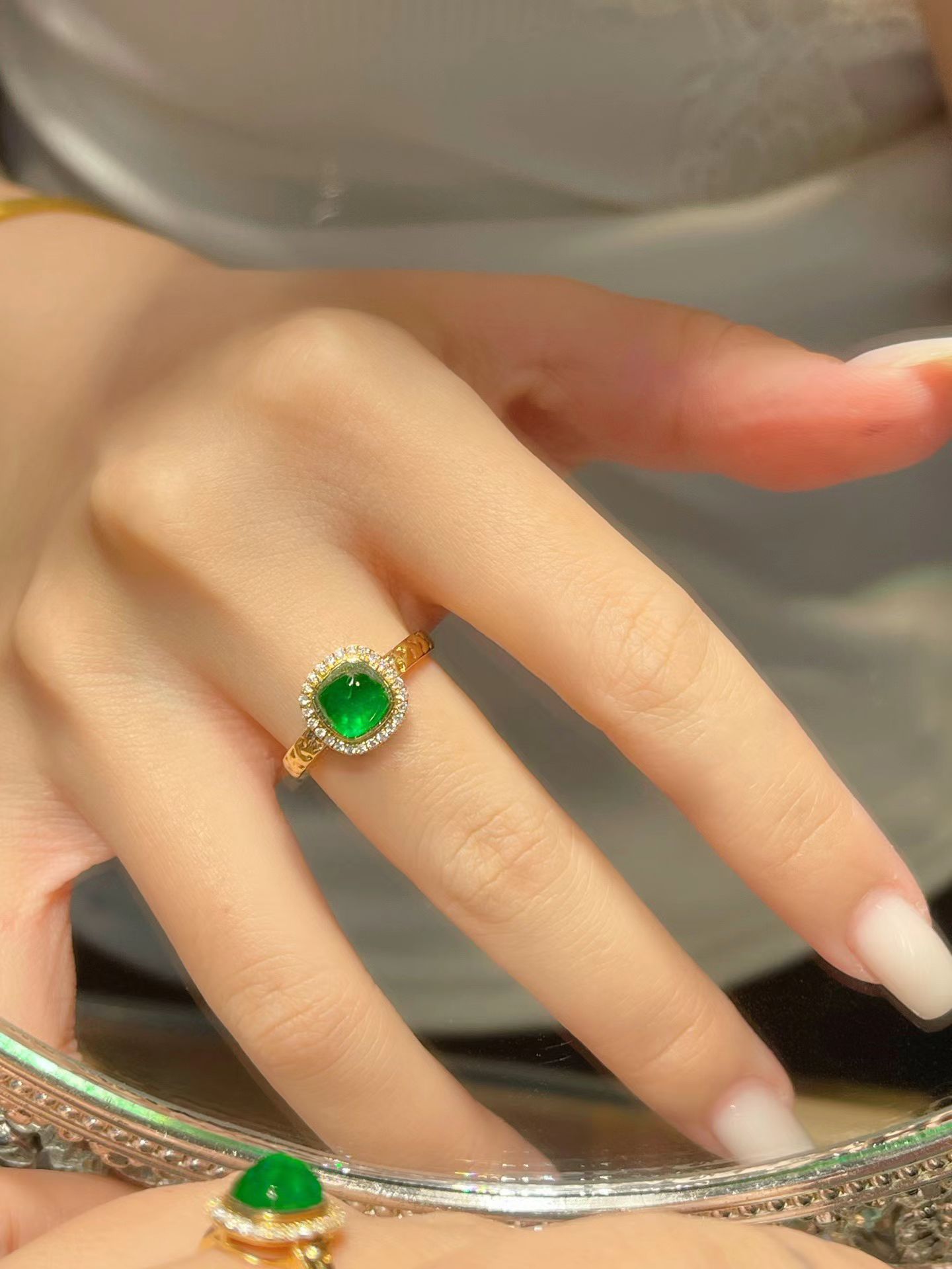 1.5克拉天然祖母绿糖塔戒指木佐绿 晶体火彩亮 天然钻石18k金图片
