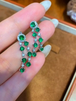 18k金天然祖母绿耳坠耳钉 钻石镶嵌 流苏造型 温婉优雅奢华