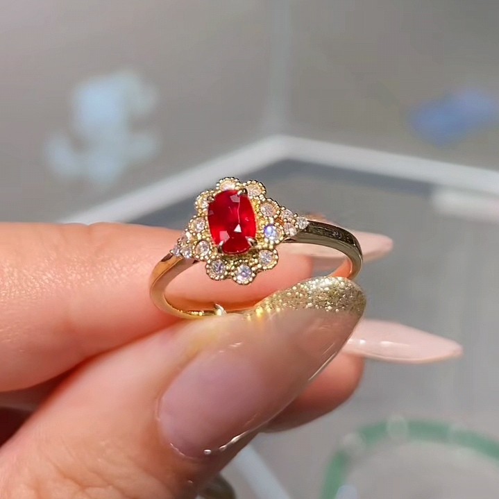 天然无烧红宝石戒指68分 18k金钻石镶嵌 鸽血红玻璃体强火彩