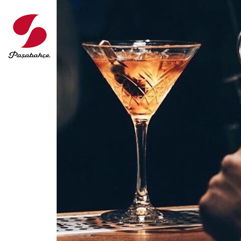 宽口刻花马天尼无铅玻璃杯