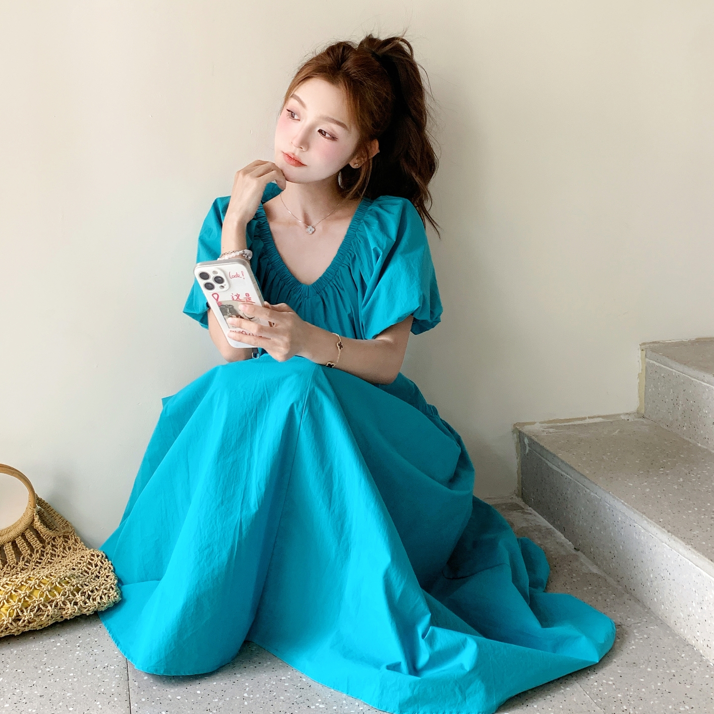 法式收腰显瘦长裙褶皱泡泡袖仙女裙2025浪漫设计感松紧V领连衣裙，女装连衣裙，浙宝253A