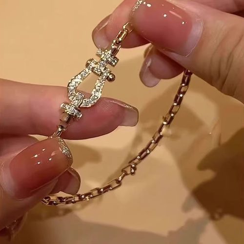 不掉色钛钢马蹄环扣磁吸手链女款