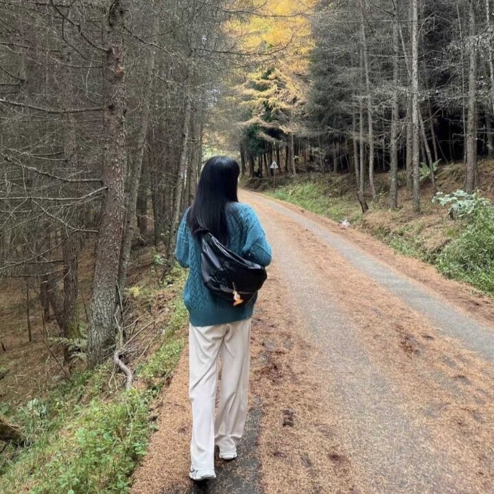 斜挎包2026一博同款学生运动背包大容量防水胸包格纹反光男女腰包