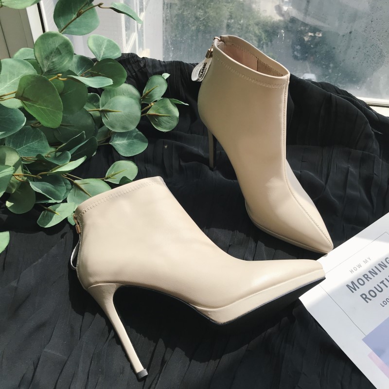 细高跟防水台真皮短靴尖头