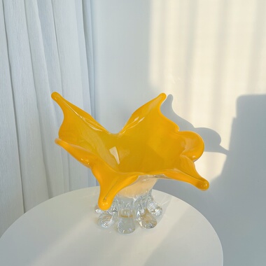 现代轻奢玻璃黄色蝴蝶大果盘设计师茶几摆件样板间软装收纳托盘