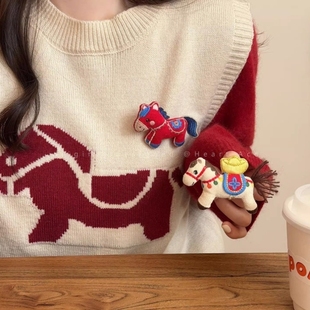 马上有钱！可爱布艺本命年小马胸针女2025秋冬款围巾装饰胸前配饰