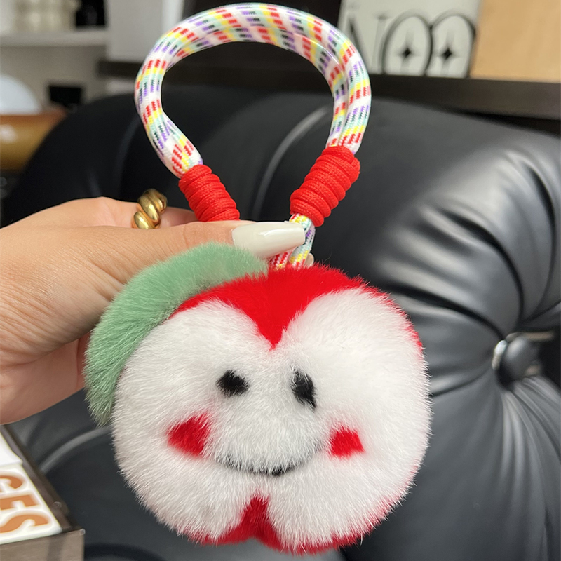 CC家真獭兔毛苹果钥匙扣背包挂件