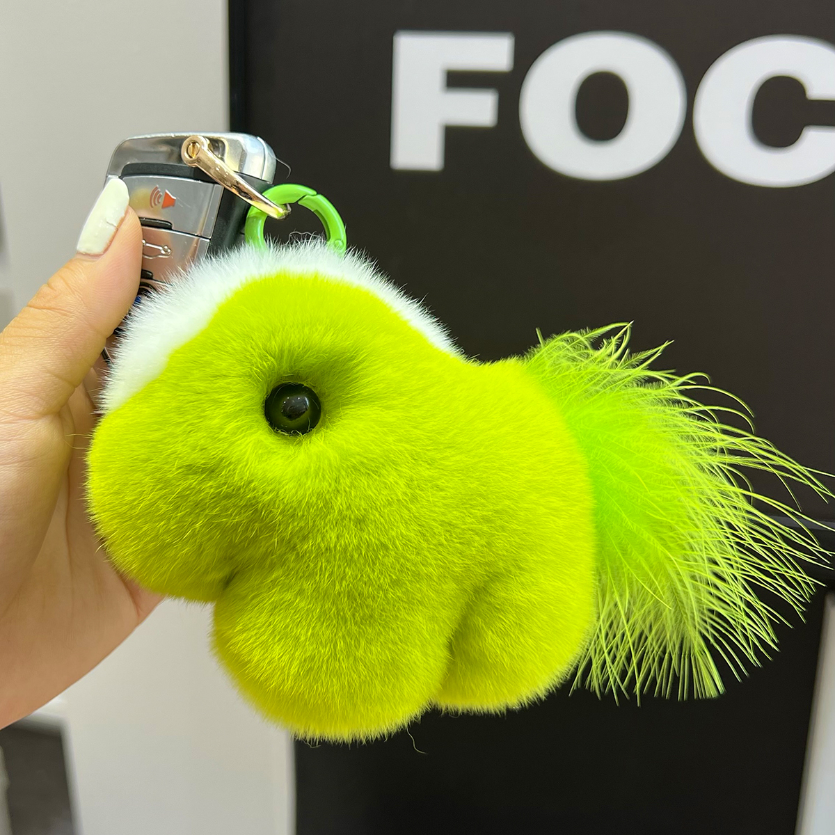 CC家獭兔毛持有绿色小马钥匙扣