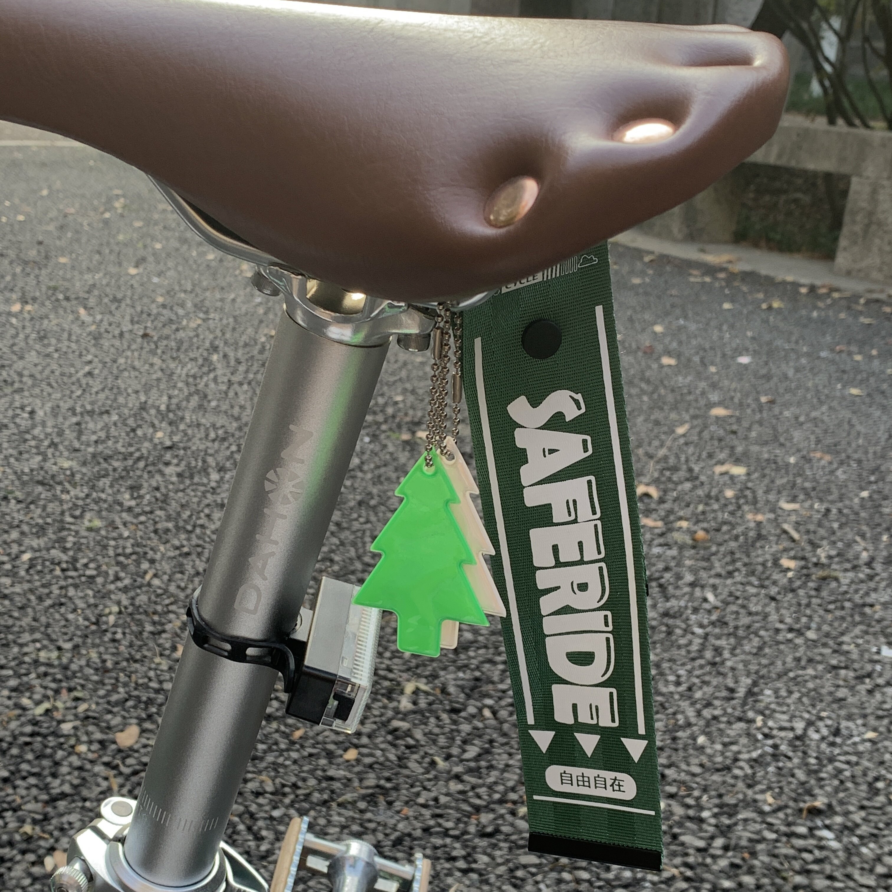 圣诞节pvc反光挂件飘带圣诞树包包挂件自行车骑行配饰安全警示