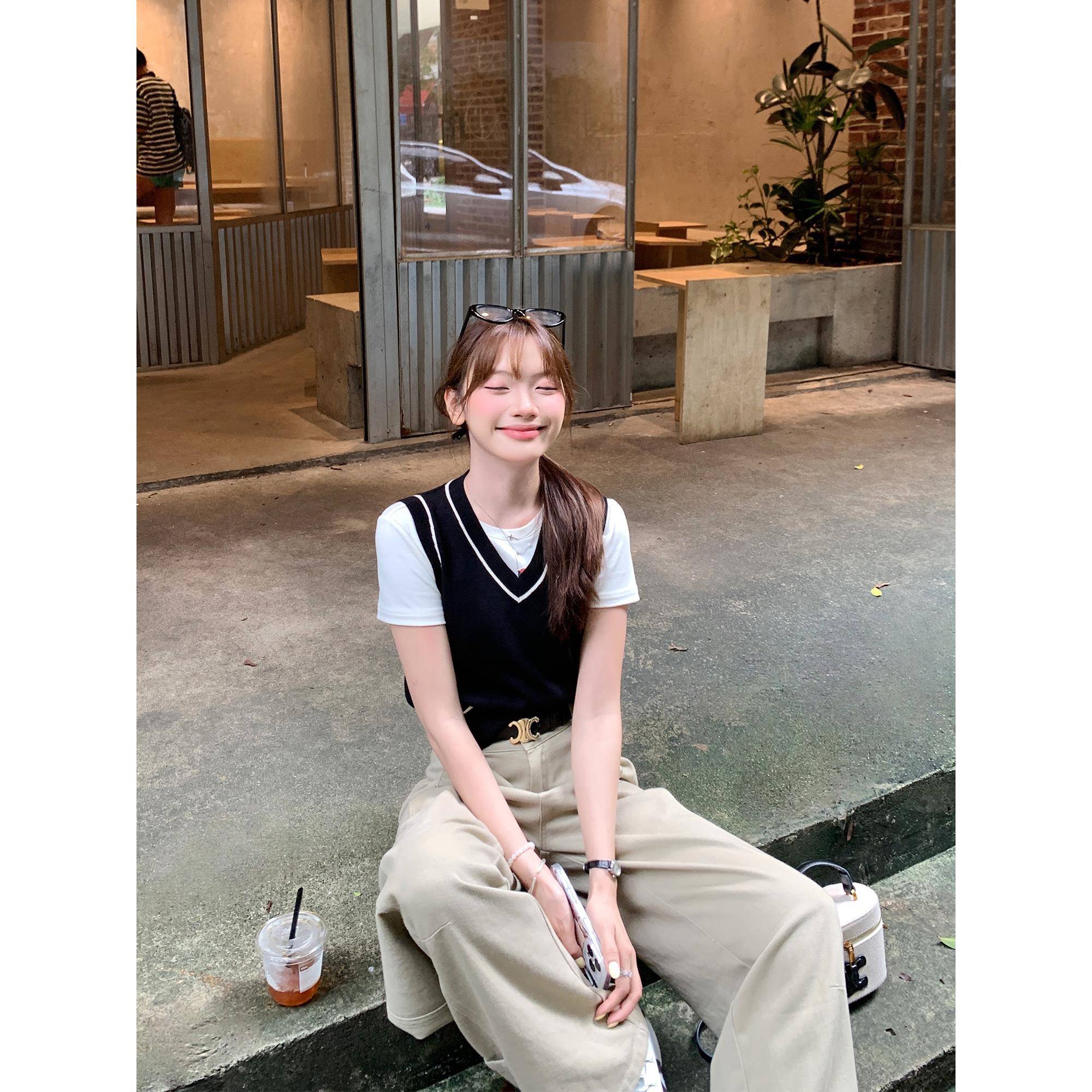 切糕自制小个子v领初秋上衣女设计感黑色毛衣针织好看马甲早秋