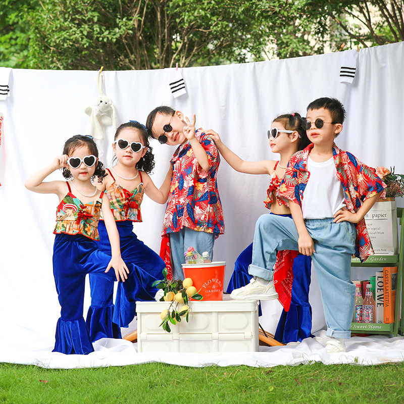 幼儿园毕业照写真摄影港风小吊带花衬衫套装走秀六一舞蹈服啦啦队