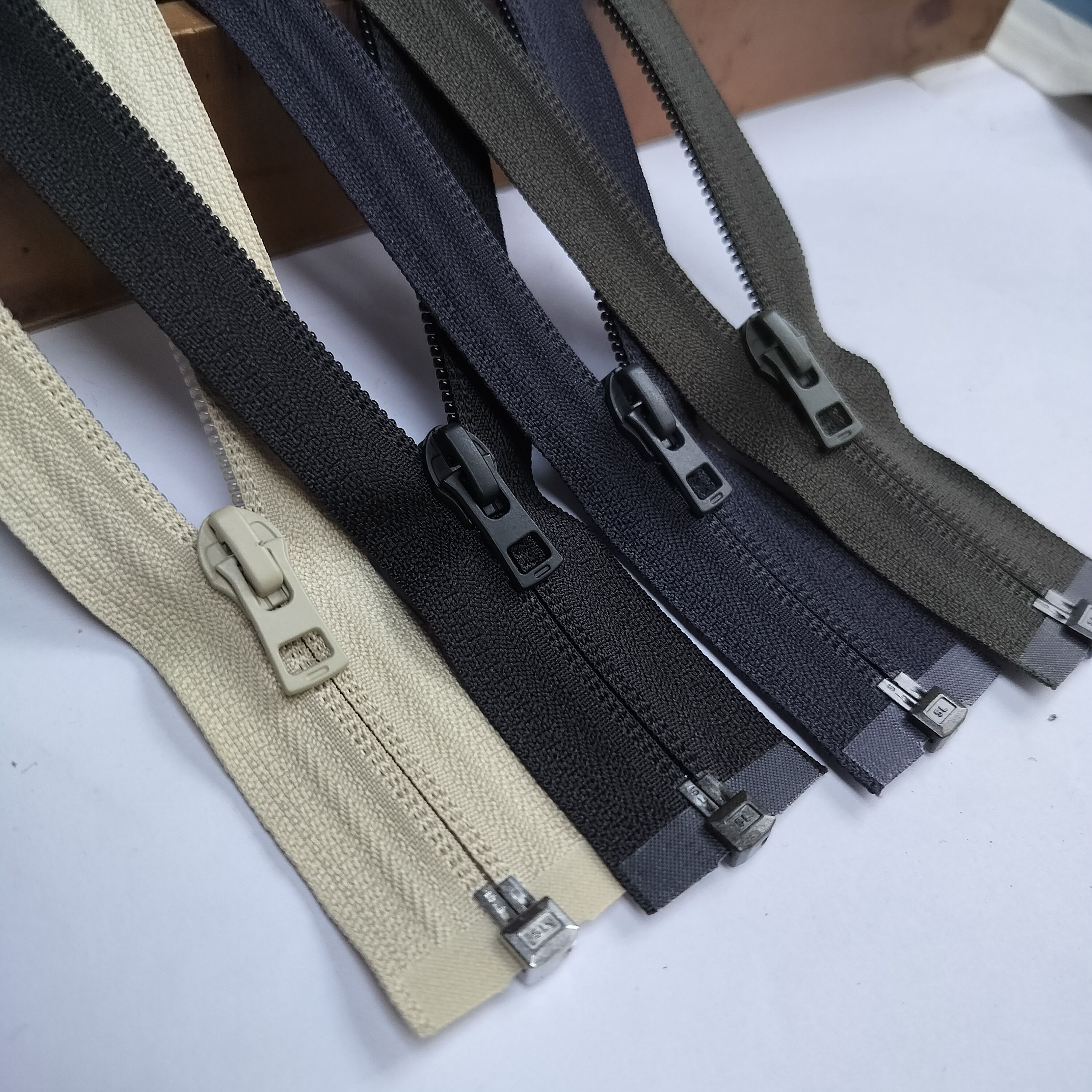 ykk5号尼龙反装拉链 黑藏蓝卡其军绿 好质量 满29包邮