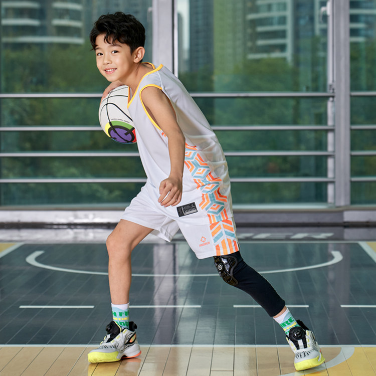 准者儿童篮球护膝防摔运动男女专业膝盖篮球专用小孩护具足球装备