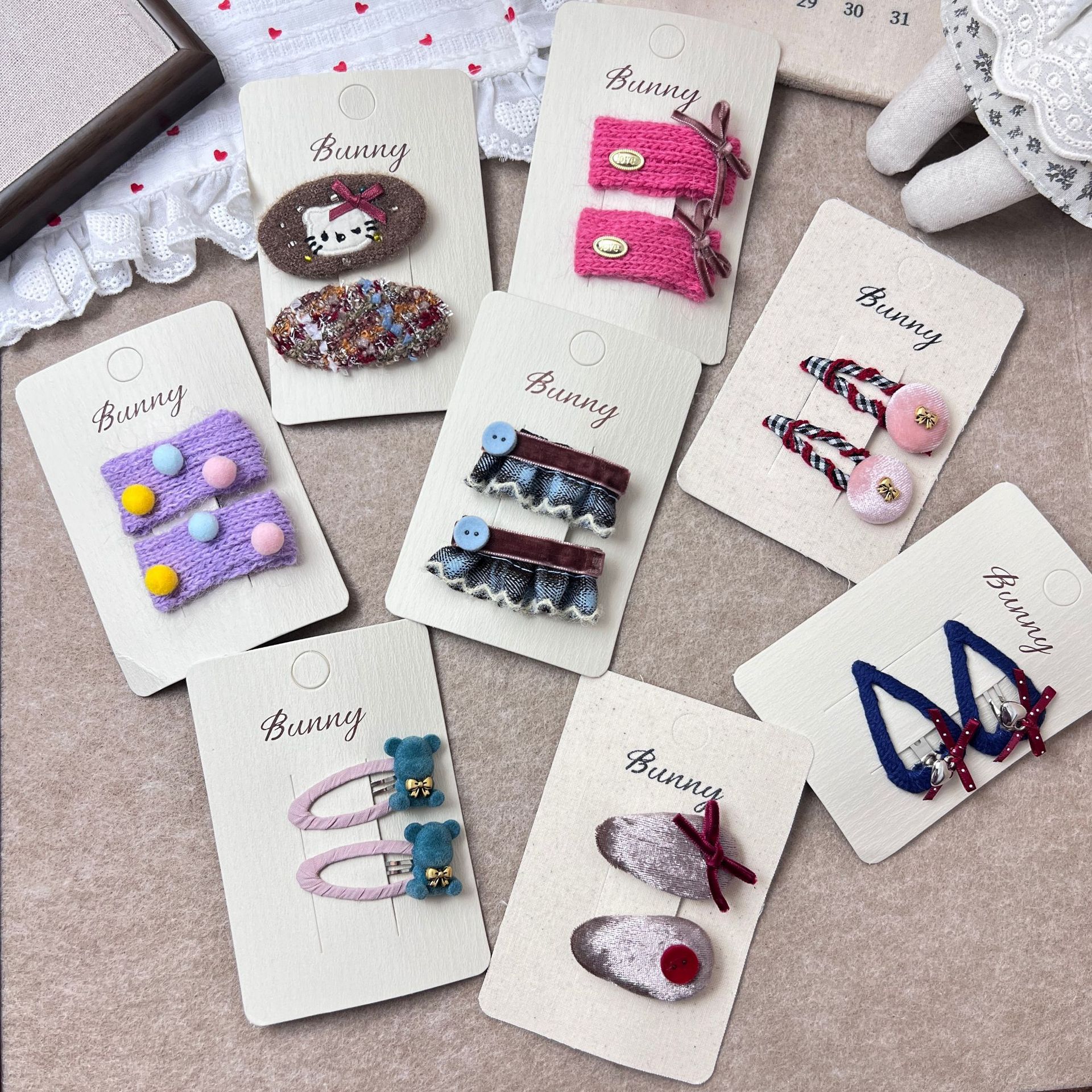 丝绒小熊纽扣针织毛球儿童bb夹