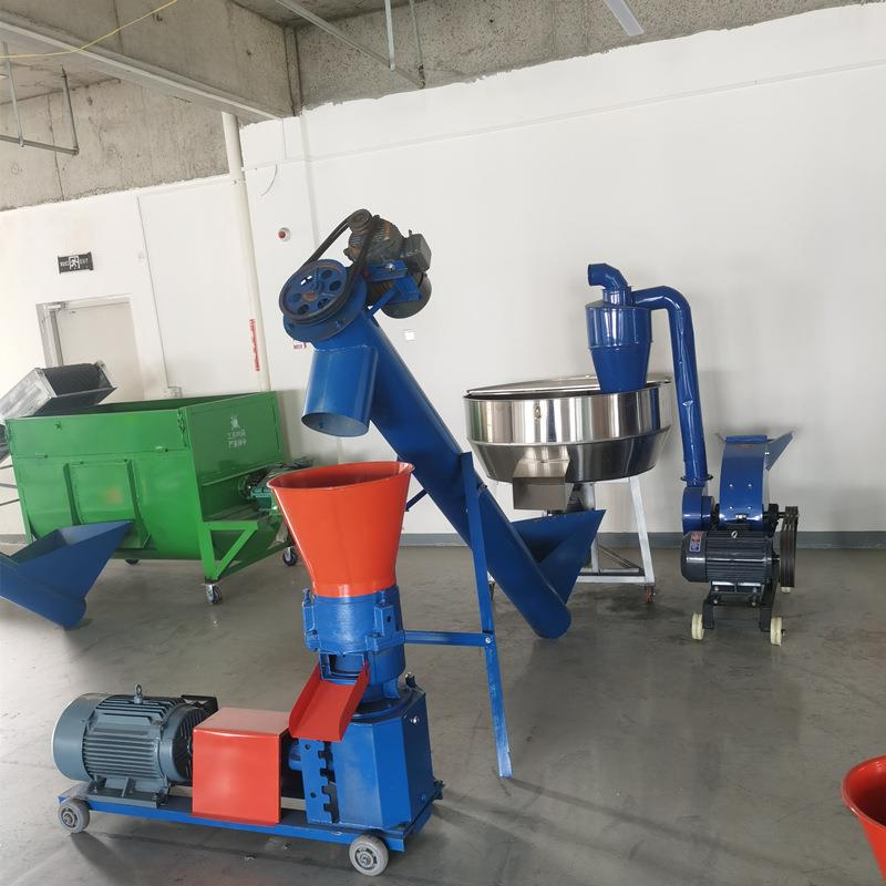 新款压轮转饲料颗粒机农用养殖饲料颗粒挤压机干湿两用秸秆造粒机
