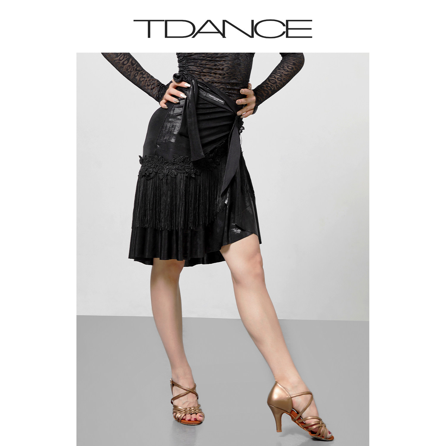 t dance女士拉丁舞练功裙漆皮立体花朵绑带半裙下装新款带底裤