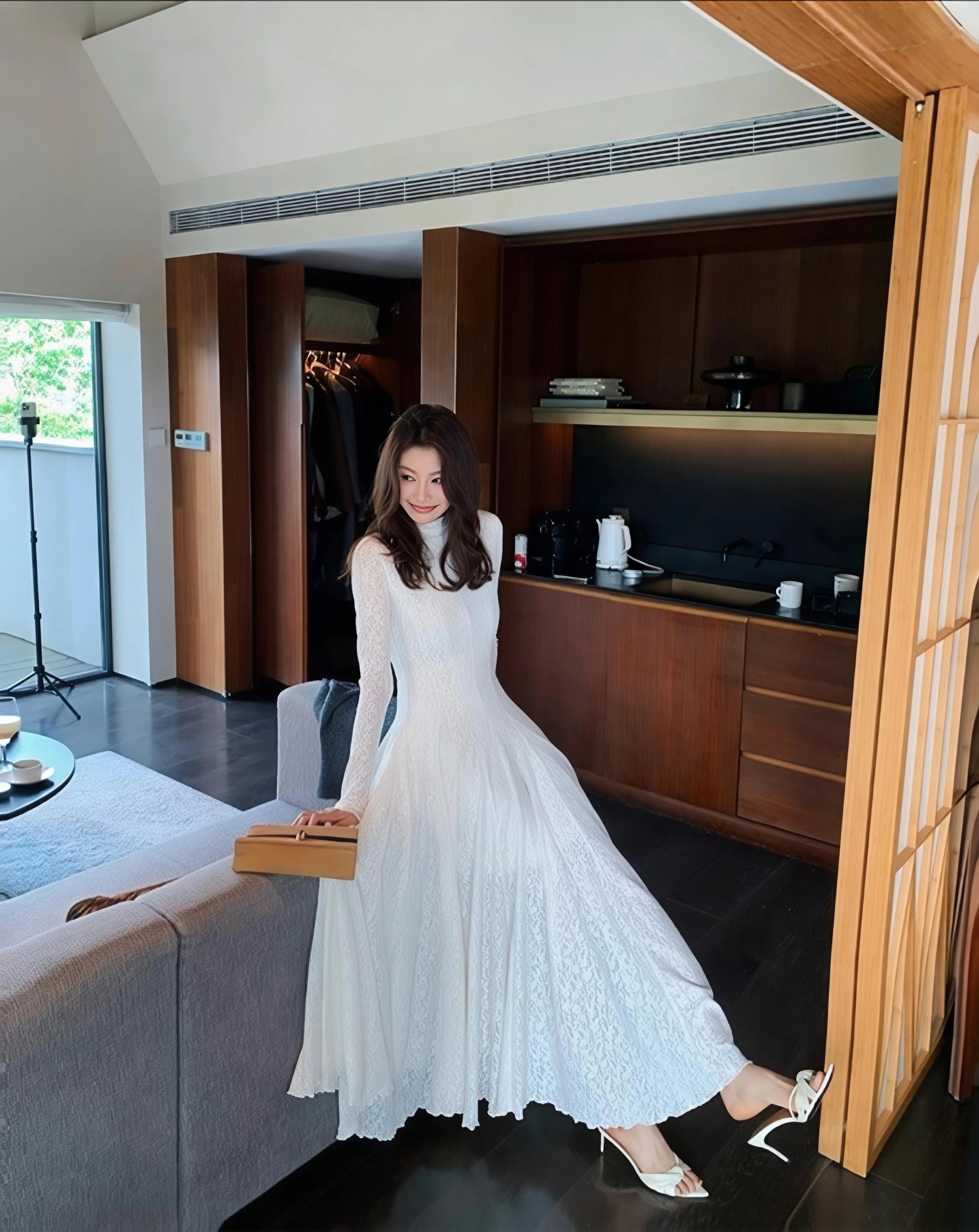 黛茗颜法式设计感白色高领长袖连衣裙女轻奢蕾丝镂空收腰长裙裙子