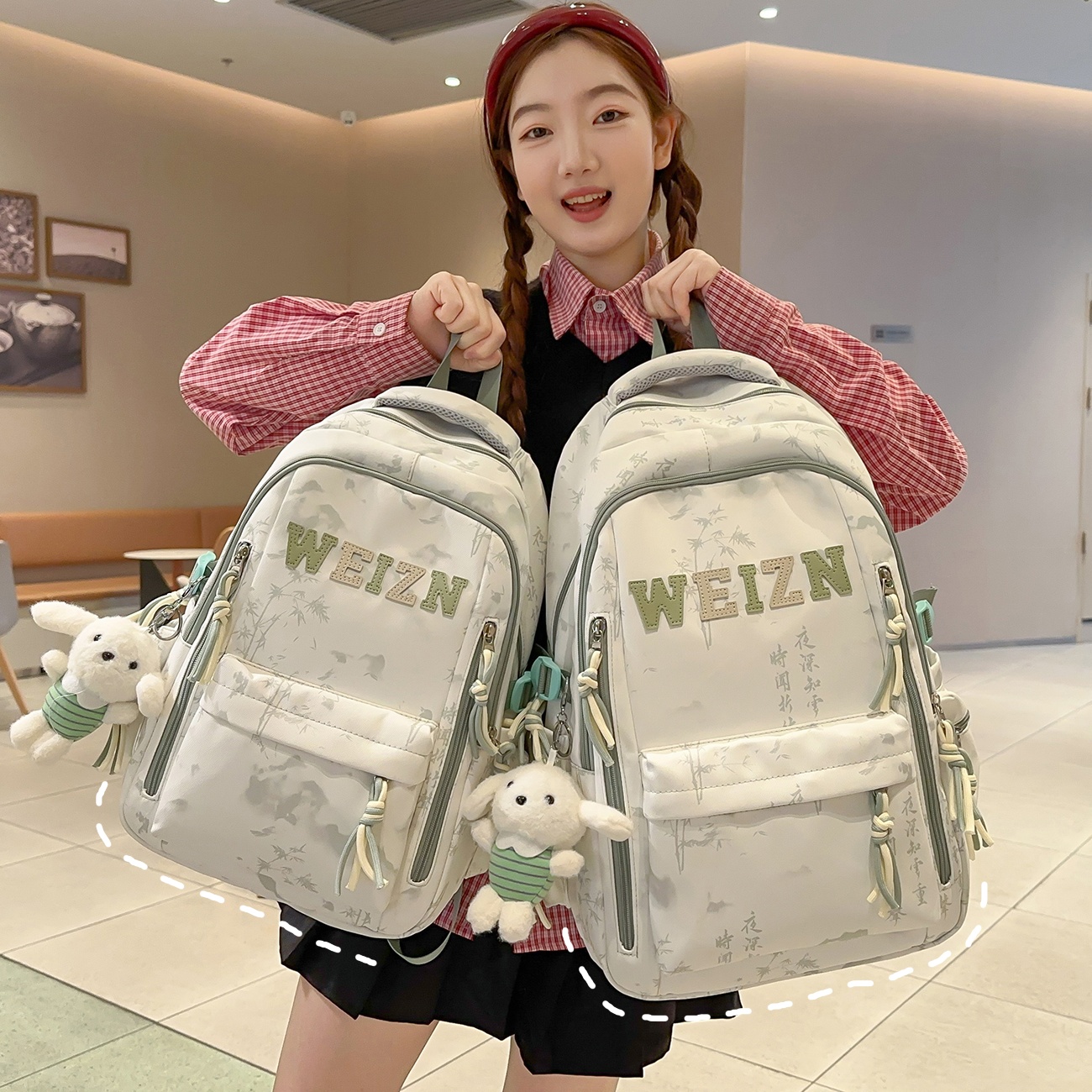 宽肩带国风书包轻便减负大容量