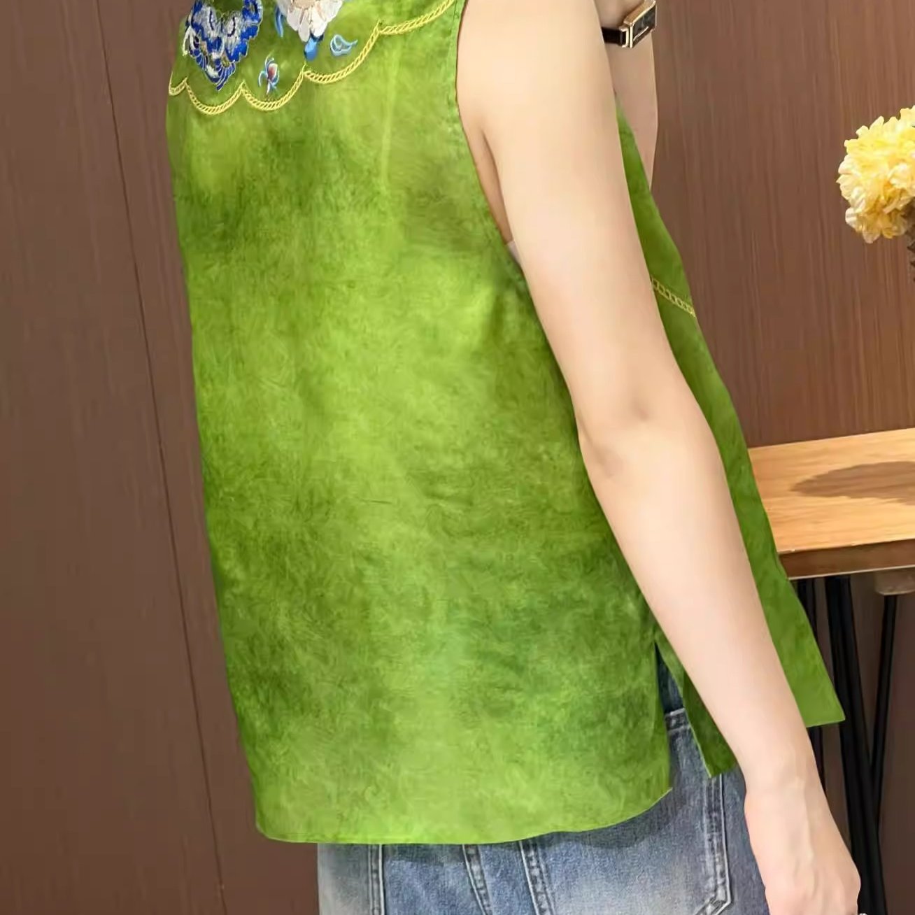 欧根纱上衣无袖立领新中式改良唐装女马甲背心年轻款仿香云纱刺绣