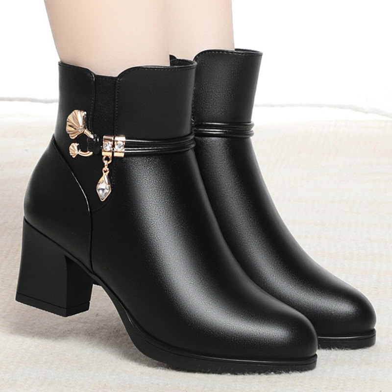 妈妈鞋冬款短靴2025新款中老年女鞋加绒保暖皮鞋中跟粗跟软皮棉鞋