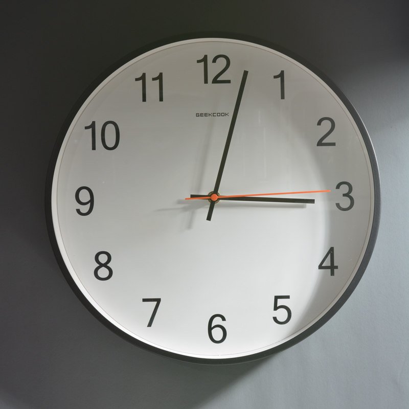 金属烤漆极简北欧风挂钟