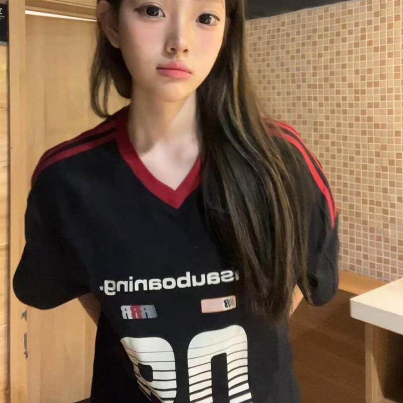 新品美式复古三条杠拼接撞色V领球衣短袖t恤女夏oversize高街半袖