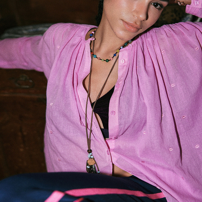 圆领碎褶粉色防晒衬衫