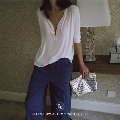 薄透大V领扣子七分袖打底衫白色