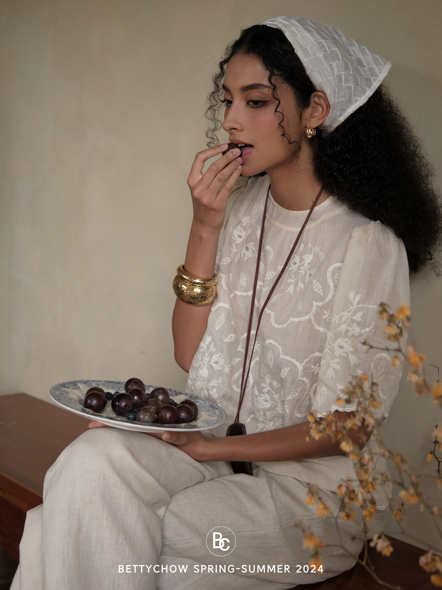 bettychow苎麻刺绣中袖T恤