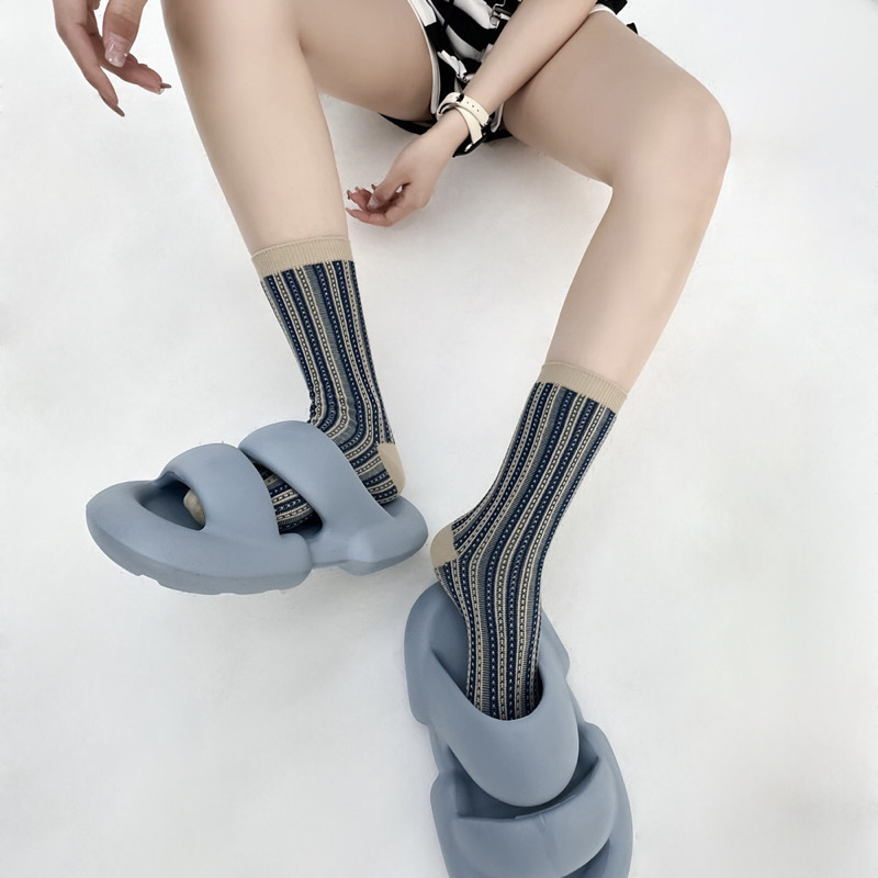 显瘦女棉质条纹中筒袜