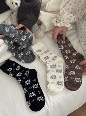 IOULOR秋冬日系费尔岛雪花羊毛袜子女中筒袜保暖ins风外穿堆堆袜