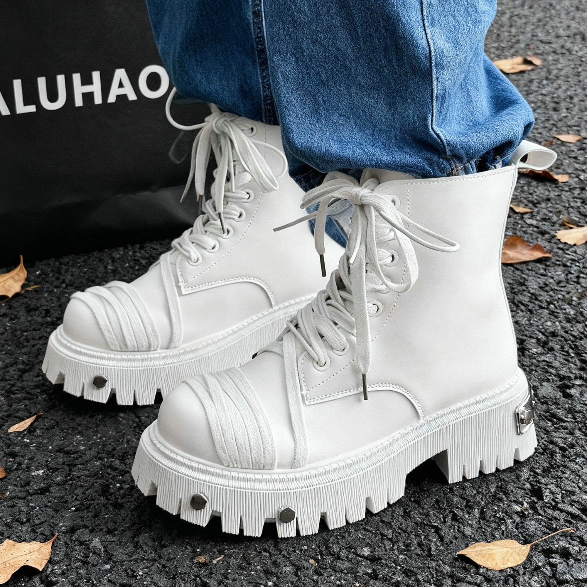男士马丁靴绑带小众潮靴子高帮纯白欧美全白色增高高筒原创机车靴