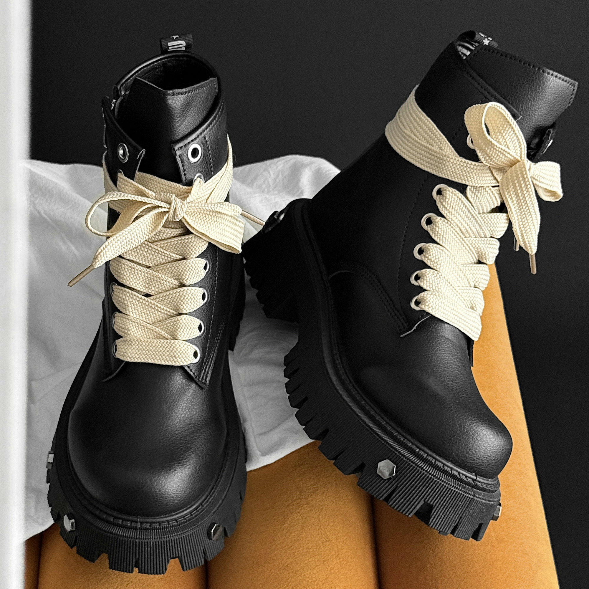 马丁靴男款黑色靴子小众潮靴厚底原创金属欧美痞帅高帮机车靴增高