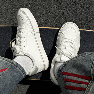 小白鞋男生夏季时尚平底轻便运动青少年学生休闲低帮百搭白色板鞋