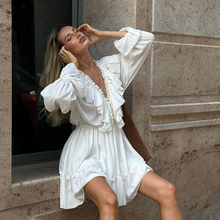 过渡性感欧美女装新款V领喇叭袖荷叶边白色连衣裙设计感蓬蓬短裙