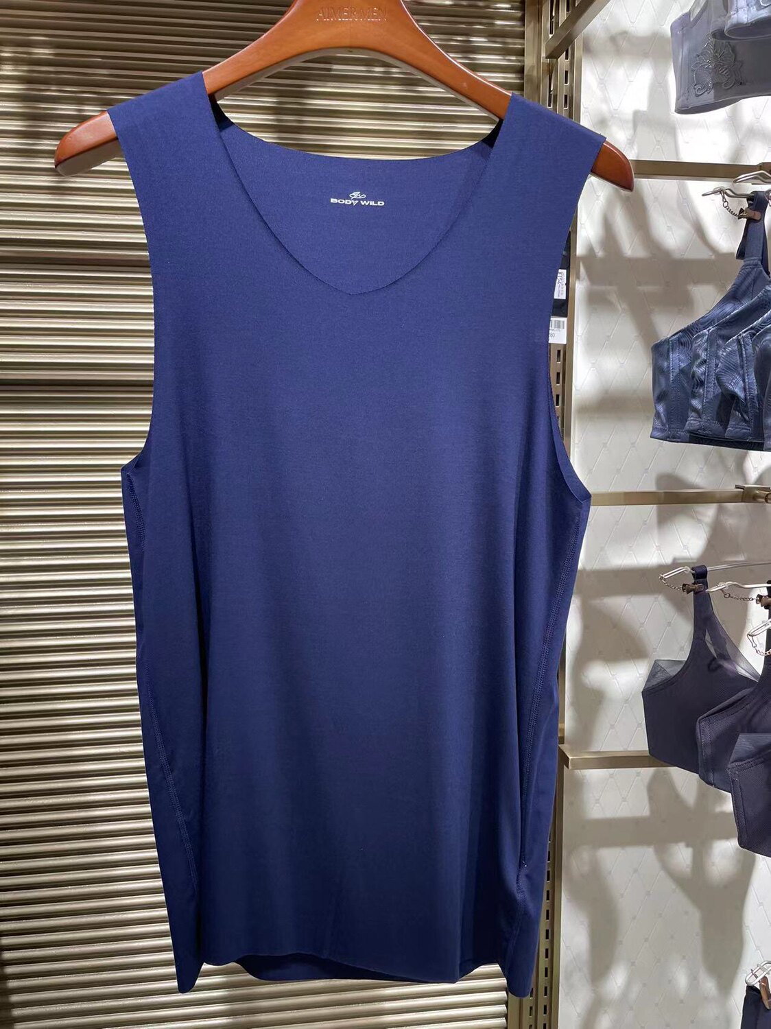 爱慕旗下宝迪威德薄款无痕百搭男士背心家居打底汗衫zbn11mk2