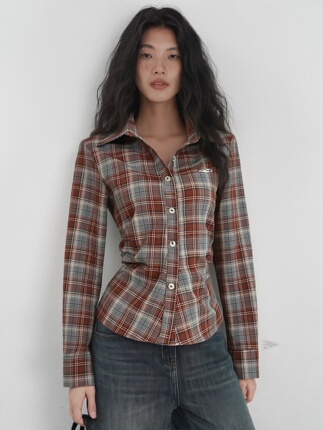 American Retro Plaid Ruched Waist Shirt for Women, Versatile 2026 Spring and Autumn Design, Niche Lapel Shirt Trend