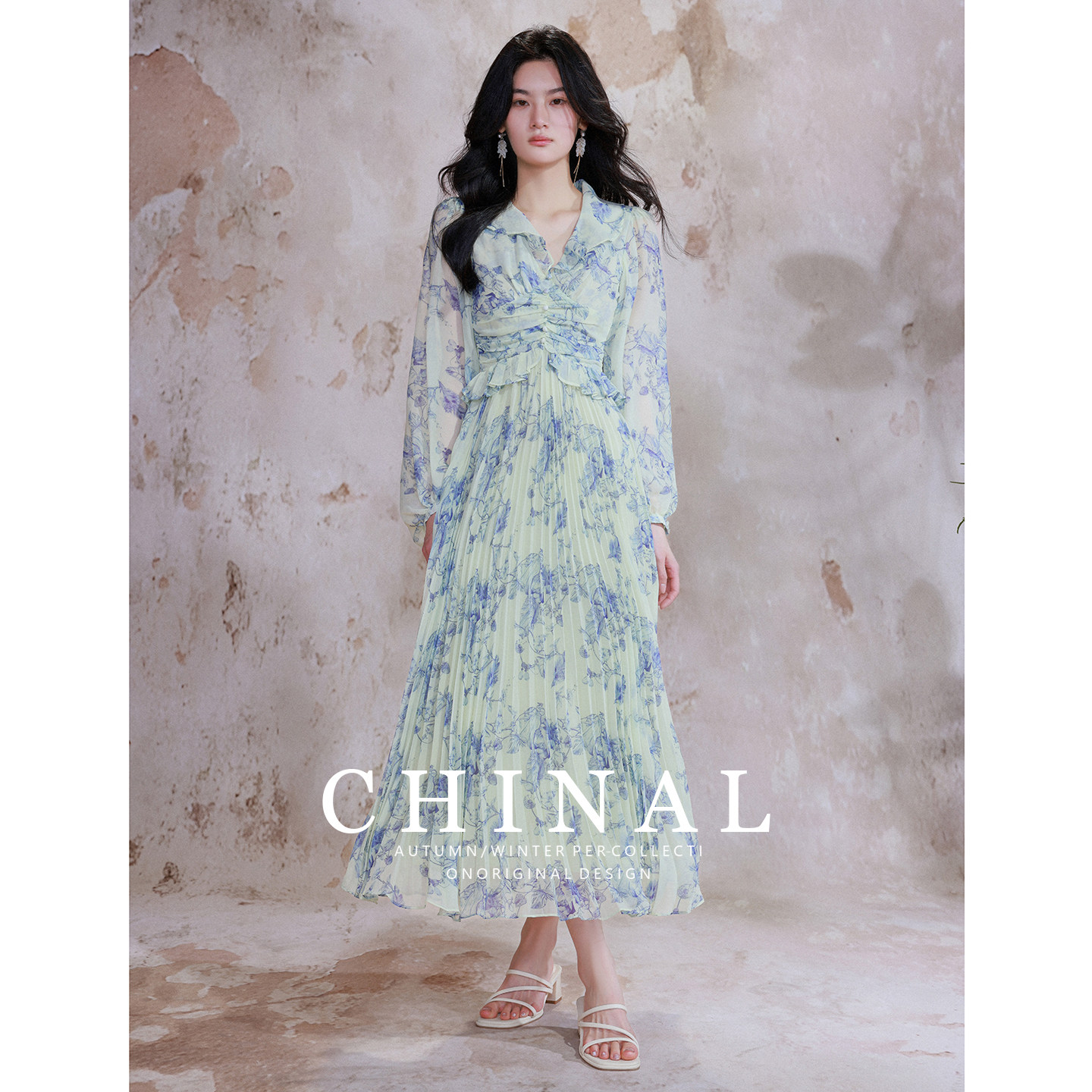 CHINAL夏新款青花瓷漂亮裙印花V领百褶连衣裙女法式收腰显瘦长裙