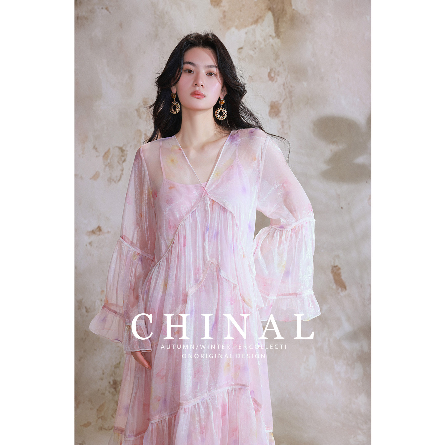 CHINAL夏季新款粉紫晕染珠光雪纺印花系列V领连衣裙露肩连衣裙子