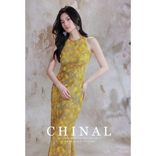 CHINAL夏新款桑蚕丝连衣裙法式气质收腰修身挂脖印花真丝长裙