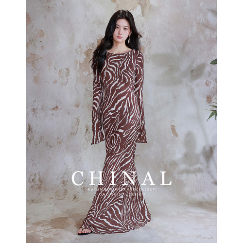 CHINAL夏季100%桑蚕丝印花长裙法式斑马纹喇叭袖修身真丝连衣裙女