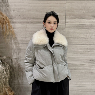 瑞瑞山羊绒皮草领短廓贴袋柔暖质感鹅绒服羽绒服(含90鹅绒)OLX005