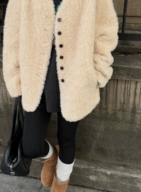 瑞新韩系V领简约百搭六粒扣羊剪绒羊毛外套（含100羊毛）FF-1003