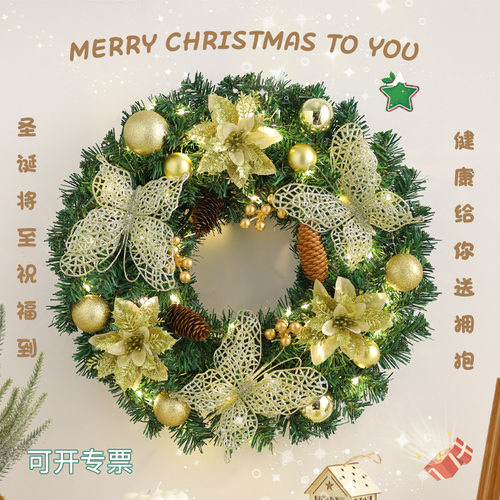 The mall hangs three dimensional felt Christmas tree decorat